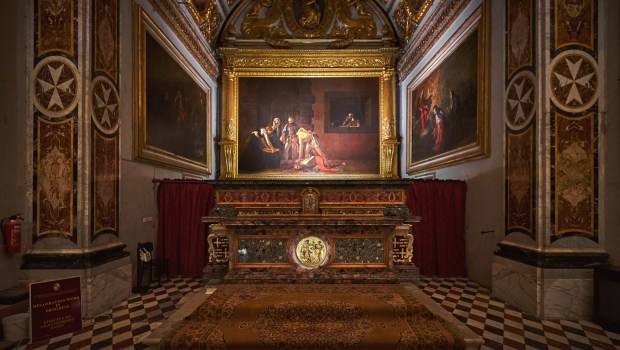 La-decollation-de-saint-Jean-Baptiste-Caravage-malte-shutterstock