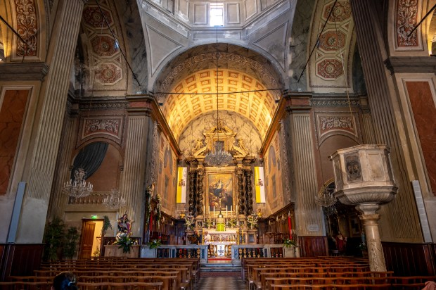 CATHERDALE-AJACCIO-INTERIEUR-SHUTTERSTOCK