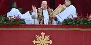 &#8220;Entrez dans l&#8217;espérance&#8221;, exhorte le Pape lors de la bénédiction Urbi et Orbi