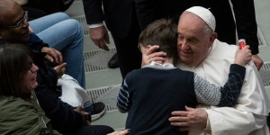 Le pape François invite à prier pour éviter une &#8220;catastrophe éducative&#8221;