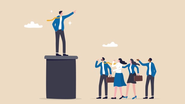 LEADERSHIP-MANAGEMENT-EXEMPLAIRE-shutterstock