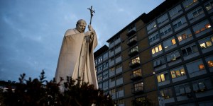 [EN DIRECT] L&#8217;état clinique du pape François est &#8220;stationnaire&#8221;