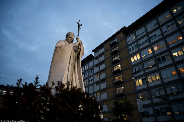ITALY-VATICAN-POPE-HEALTH-GEMELLI-HOSPITAL