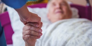 Fin de vie : &#8220;Établir, sans se tromper, un pronostic vital est impossible&#8221;