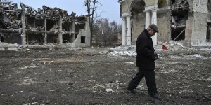 Après trois ans de guerre, l&#8217;avenir incertain d&#8217;une Ukraine épuisée
