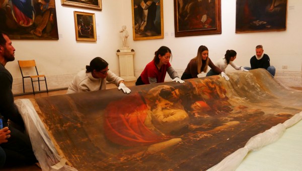 Corner Item Image - D’incroyables trésors retrouvés dans les greniers d’une église de Rome